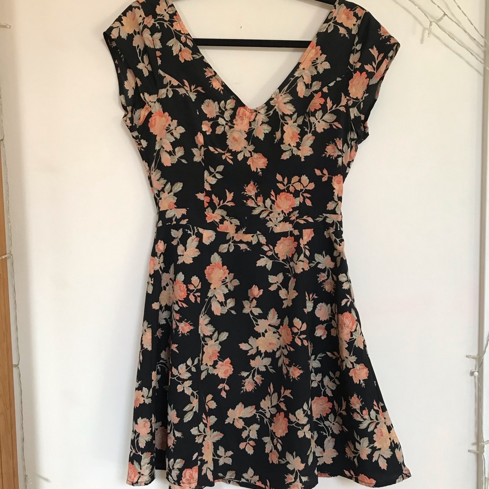COPY - Summer Floral Dress 4/$15 💕